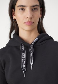Tommy Jeans LOGO DRAWCORD HOODIE - Felpa - black