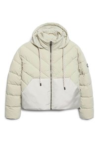 Chaqueta acolchada en color beige claro, con capucha, cierre de cremallera y un bolsillo frontal en blanco contrastante con cuerdas decorativas.