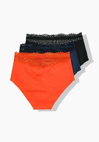 Drie paar damesonderbroeken in een oranje, marineblauwe en zwarte uitvoering met kantafwerking langs de tailleband. Soepele stoftextuur.