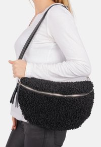Seasons of April FLUFFY - Umhängetasche - schwarz