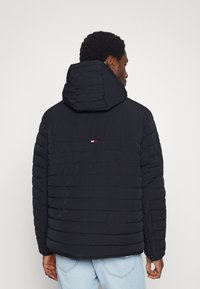 Tommy Hilfiger STRETCH HOODED JACKET - Casaco de inverno - desert sky