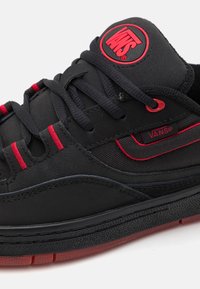 Vans SPEED LS UNISEX - Gördeszkacipők - pop black/red