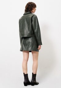 FRNCH CALIXA - Veste en similicuir - kaki