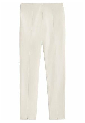 Pantalon crème taille haute à jambe droite avec plis sur le devant et fermetures éclair apparentes aux ourlets des chevilles, sans poches ni attaches visibles.