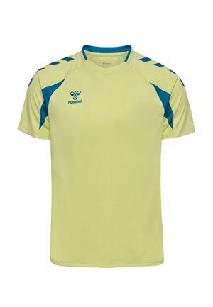 Jasnożółta sportowa koszulka z krótkim rękawem, z niebieskimi akcentami na ramionach i rękawach, z logo Hummel na piersi.