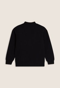 Sudadera negra con cuello alto, mangas largas y puños y dobladillo acanalados. Textura suave, diseño sencillo, sin patrones adicionales ni adornos.