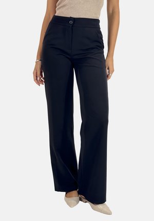 Navyblaue weite Hosen aus einem glatten Stoff, mit Frontknopfverschluss und dezenten Seitentaschen. Maßgeschneiderte Passform mit hoher Taille.