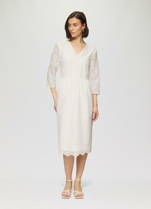 s.Oliver BLACK LABEL JURK - Robe de jour - weiß