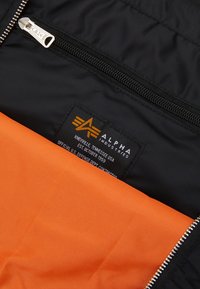 Alpha Industries WOLFHOUNDS ZIPP UNISEX - Veľká kabelka - black
