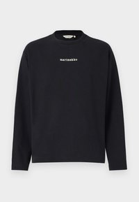Svart langermet T-skjorte laget av bomull, med rund hals og hvit "marimekko" logo trykket på forsiden. Enkel, uten pynt.