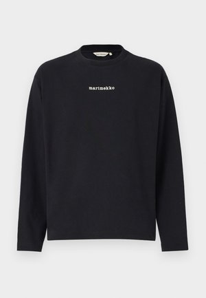 Mustast pikk-pikk varrukatega T-särk, mis on valmistatud puuvillast, omab ümarat kaelaauku ja esiküljel on valge "marimekko" logo. Lihtne, ilma kaunistusteta disain.