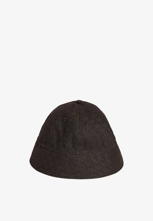 Sombrero de pala marrón con un patrón texturizado, que presenta una parte superior redondeada y un ala ancha y plana. Incluye dos oberturas de ventilación a los lados.