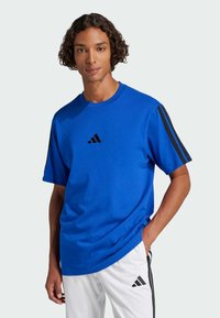 adidas Sportswear T-shirt con stampa - royal blue   black