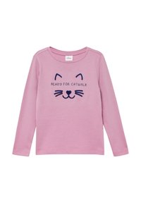 Helles rosa Langarmhemd aus weichem Stoff, mit einem Katzenkopf-Design und dem Text "BEREIT FÜR DEN CATWALK" in Marineblau.