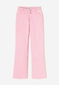 Roze uitlopende broek met witte verticale strepen, voorzien van twee voorzakken en twee metalen knopen op de tailleband. Glad stofmateriaal.