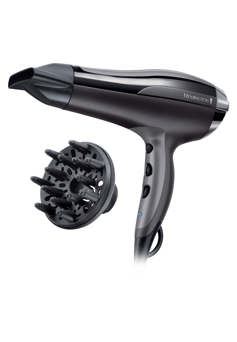 Secador de pelo Remington en negro y gris con tres botones de control y un difusor redondo desmontable.