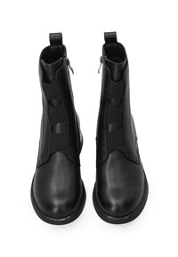 Schwarze Knöchelstiefel mit einer glatten Lederoberfläche, elastischen Seitenpaneelen und einem Reißverschluss, mit einer runden Zehenpartie und einer robusten Sohle.
