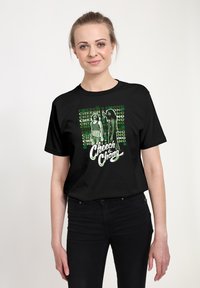 Zwarte katoenen t-shirt met een grafische print van twee personages met de tekst "Cheech & Chong" in groen en wit, ontworpen met een casual pasvorm.