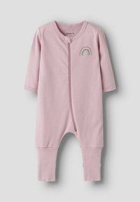 Rosa Baumwoll-Overall mit langen Ärmeln und Reißverschluss, ausgestattet mit einer kleinen Regenbogenstickerei auf der Brust und engen Bündchen an den Beinen.
