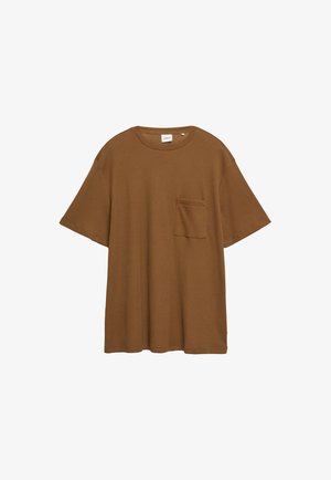 T-shirt côtelé marron à manches courtes avec col rond et une poche poitrine unique sur le côté gauche.
