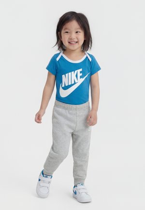 Nike Sportswear GIFTING NEW MILESTONE BLANKET 2-PACK SET - Body - white