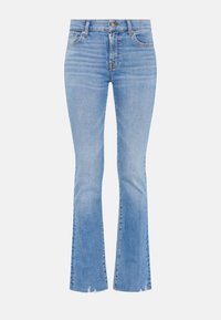 Vaqueros de mezclilla azules claros acampanados con un acabado desgastado, con una cintura alta, bolsillos frontales y dobladillos deshilachados.