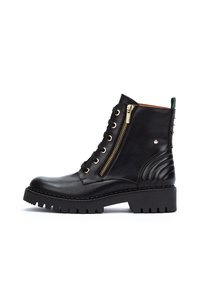 Bottines en cuir noir avec fermeture éclair dorée et lacets ronds, dotées d'un talon texturé, d'accents d'étoiles et d'une semelle extérieure noire robuste.