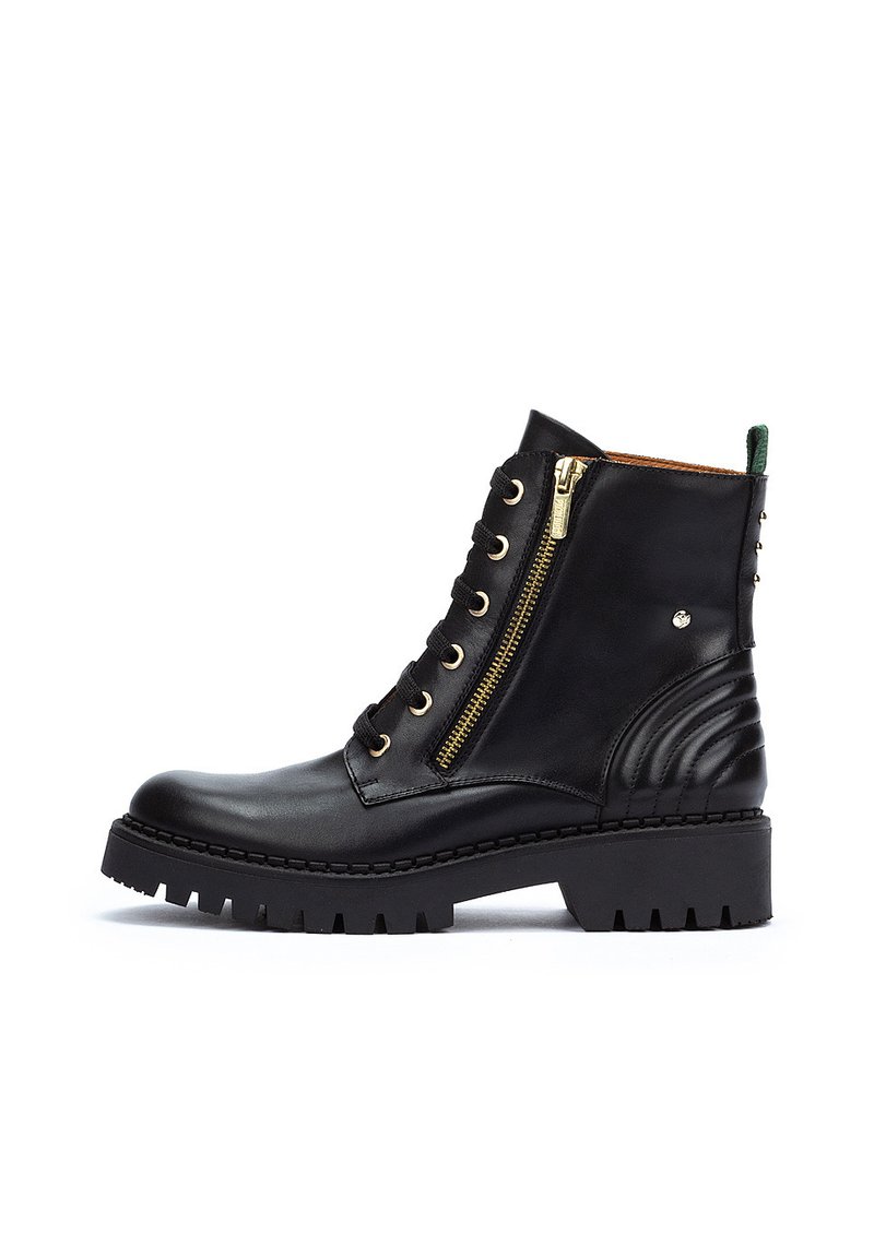Bottines en cuir noir avec fermeture éclair dorée et lacets ronds, dotées d'un talon texturé, d'accents d'étoiles et d'une semelle extérieure noire robuste.