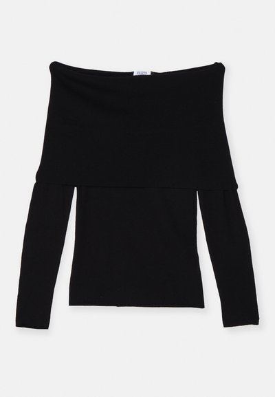 Melnā off-the-shoulder garām piedurknēm blūze, kas izgatavota no mīksta auduma. Iespējo iegultu piedurknēm un plašu dekoltē. Vienkāršs, bezšuvju dizains.