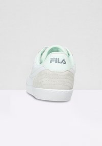 fila disruptor 2 noir vernis