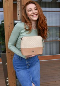 VUCH CARA DOTTY - Taška s příčným popruhem - apricot  beige