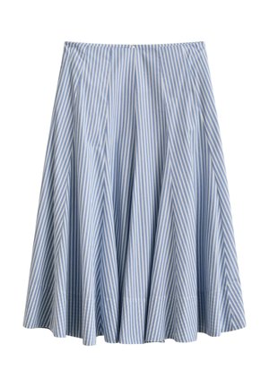Μπλε και λευκή μίντι φούστα με κάθετες ριγέ πιέτες, φαρδιά σιλουέτα και ζωνάκι στη μέση.
