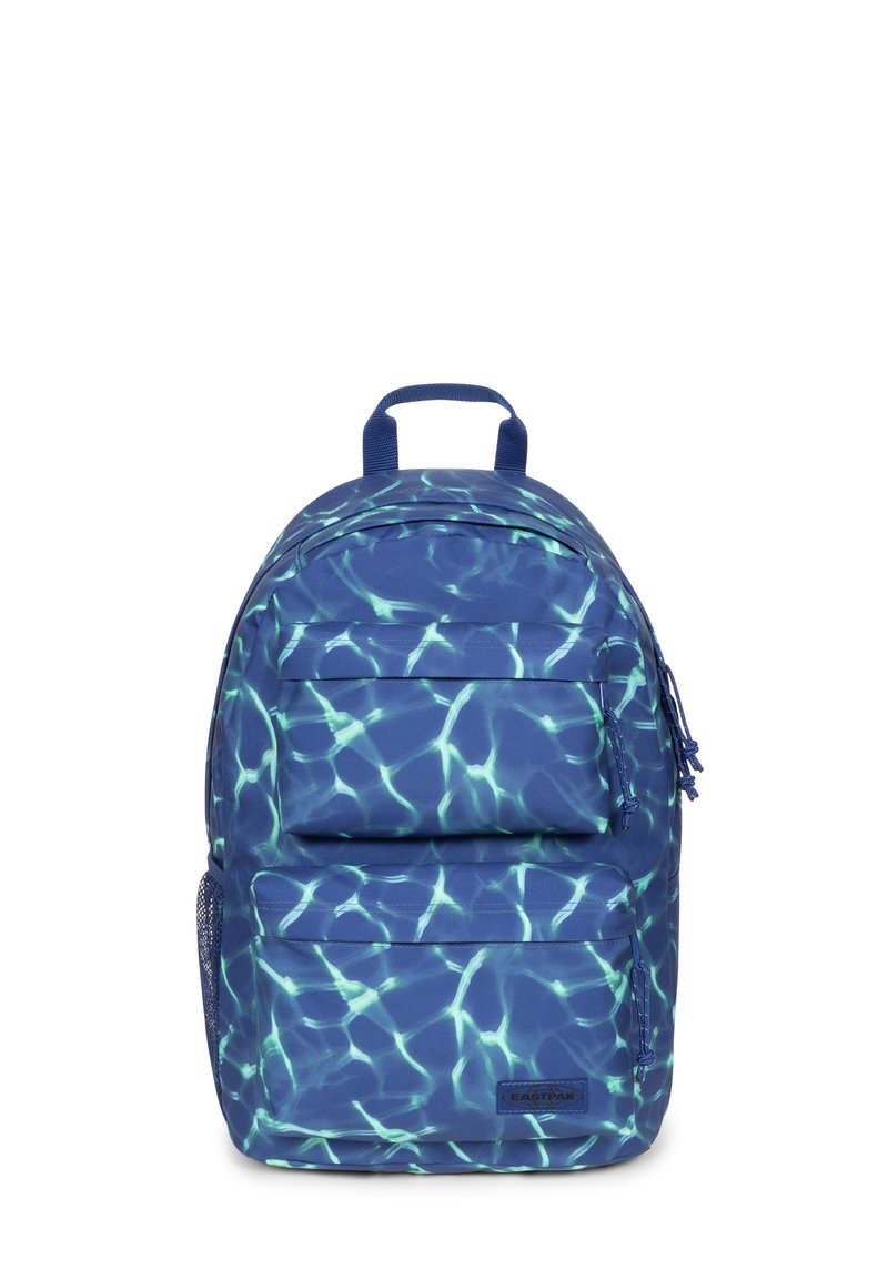 Sac à dos bleu avec motif de vagues d'eau, deux poches avant zippées, une poche latérale en mesh et une poignée supérieure.