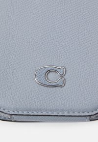 COACH PHONE CROSSBODY - Maska za mobitele - grey blue