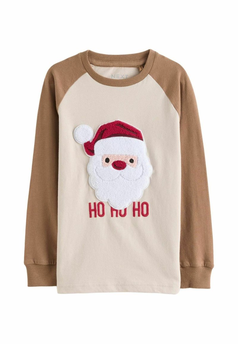 Kremna majica z dolgimi rokavi in rjavo raglan rokavi. Opremljena je z teksturiranim aplikatorjem Santa in rdečim napisom "HO HO HO" na sprednji strani.