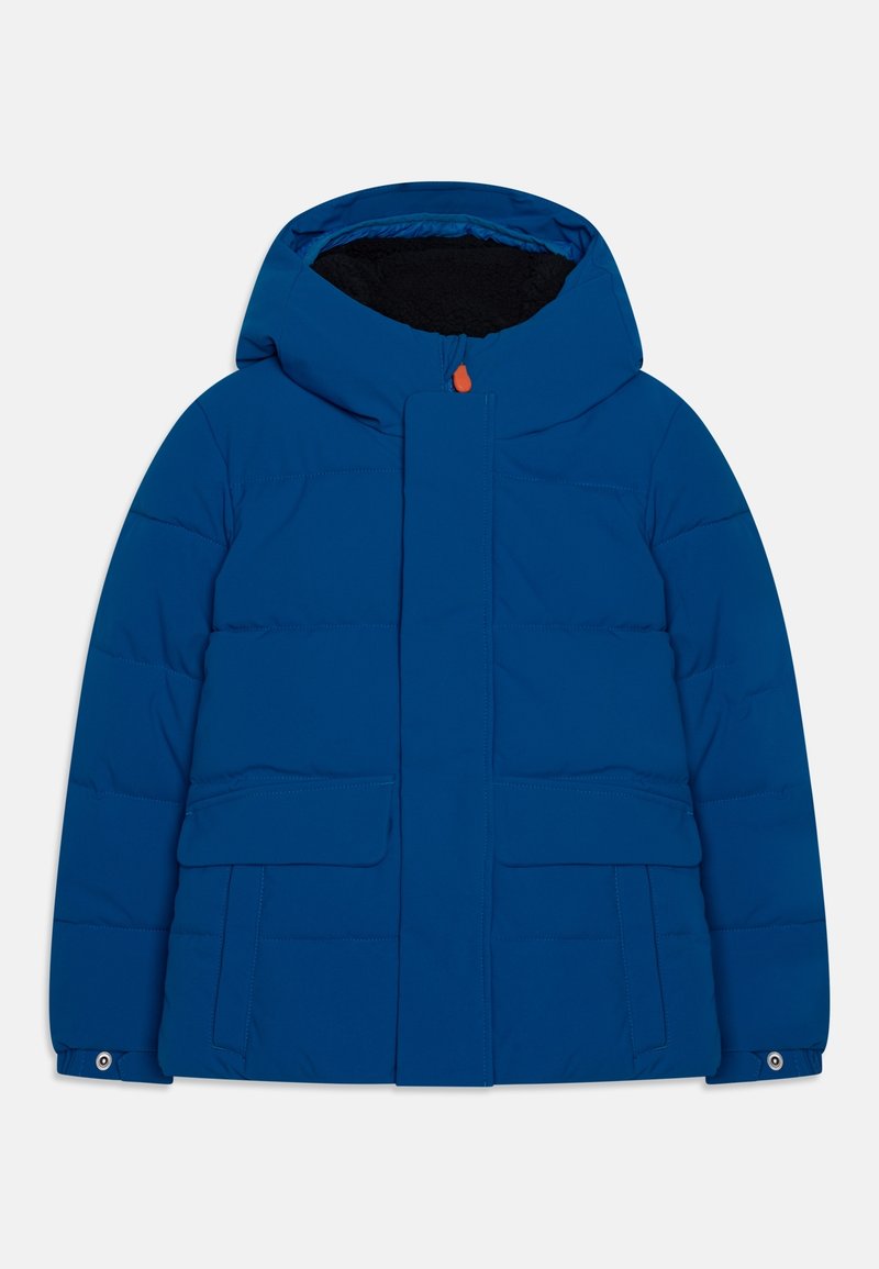 Veste matelassée bleue avec capuche, fabriquée en tissu matelassé. Comprend un tirette de fermeture éclair orange, deux poches avant et une doublure intérieure douce.