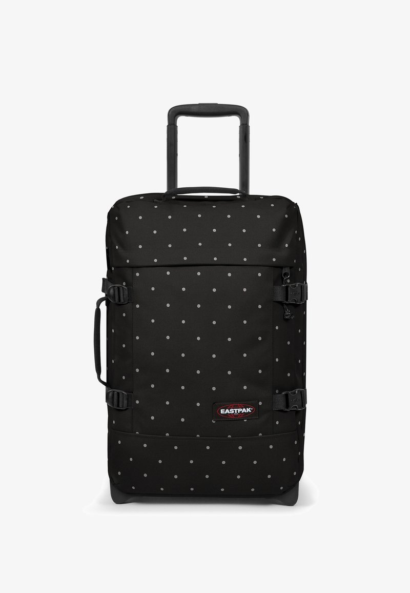 Černý kufr na kolečkách s puntíkovaným vzorem, vyrobený z odolné látky. Má vysouvací rukojeť a boční kompresní popruhy.