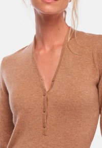 Mahogany MAUD - Etuikleid - camel chine