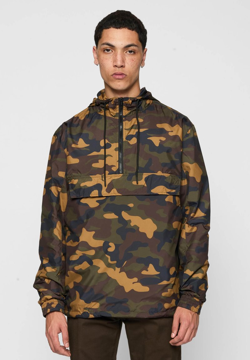 Urban Classics CAMO PULL OVER WINDBREAKER - Vetrovka - wood