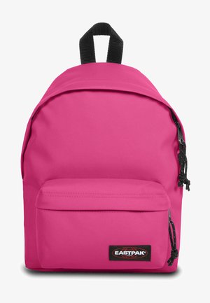 Rosa Eastpak-Rucksack aus strapazierfähigem Stoff, mit einer Vordertasche, Reißverschluss und schwarzen Hardware-Details. Strukturierte Oberfläche.