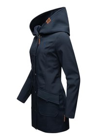 Veste longue bleu marine avec grande capuche, fermeture éclair à l'avant, boutons-pression, deux poches à rabat et taille cintrée, vue de profil.