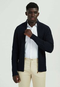 Non sélectionné, marine