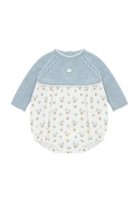 Mono de bebé de punto azul con mangas largas, que presenta un cuerpo blanco con un estampado de árbol multicolor y cierre de botones en la parte posterior.