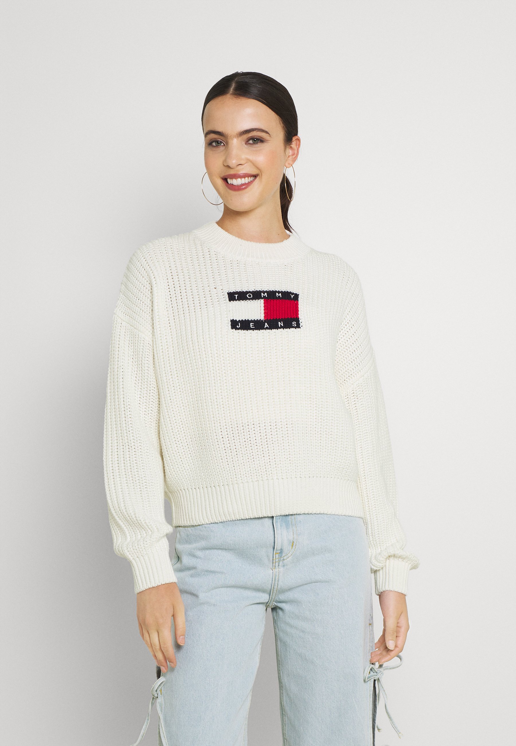 white tommy jeans jumper