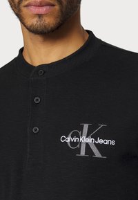 Calvin Klein Jeans Top s dlouhým rukávem - black