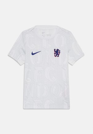 Valkoinen lyhythihainen Nike-paita, jossa on teksturoitu kuvio ja "CFC", sininen swoosh sekä punainen/sininen leijonalogo vasemmassa rinnassa.