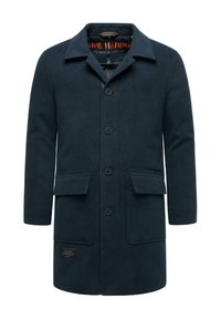 Duboki kaput od vune u mornarsko plavoj boji, s preklopnim zatvaranjem na dugmad, dva prednja džepa i oznakom brenda. Ima klasičan ovratnik i dugačke rukave.