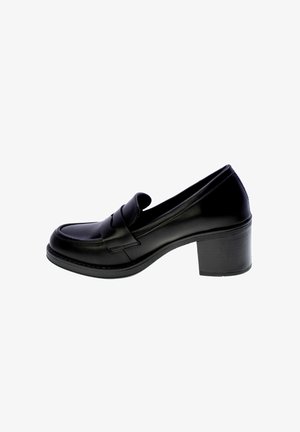 Scarpa mocassino in pelle nera con punta rotonda, dettagli di cuciture in rilievo e tacco a blocco di altezza media. Finitura liscia, senza loghi visibili.