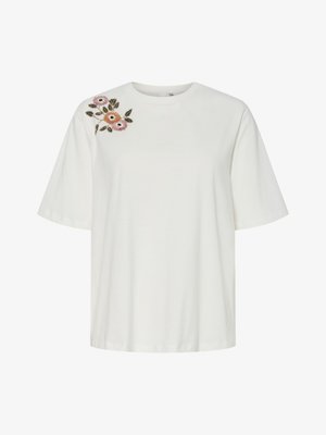 T-shirt bianco in cotone con vestibilità ampia, caratterizzato da ricami floreali colorati in rosa, arancione e verde sulla spalla sinistra. Maniche corte.