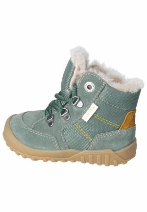 Grüne Wildleder- und Stoffstiefel mit Fellfutter, Gummisohle, Metallösen und strukturierten Akzenten. Verfügt �über gelbe Nähte und ein Logo-Label.